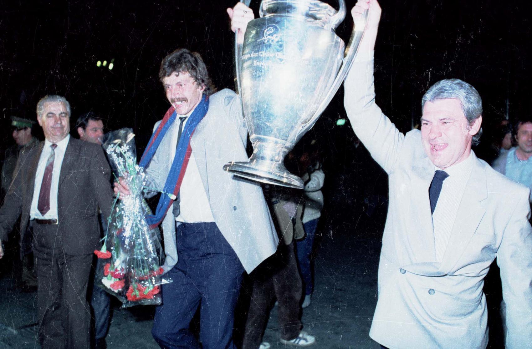 1986, Otopeni - Emeric Ienei and Helmut Duckadam present the UEFA Champions League trophy to the tens of thousands of people welcoming the team at Otopeni Airport.