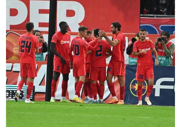 Roș-albaștrii se apropie de play-off!