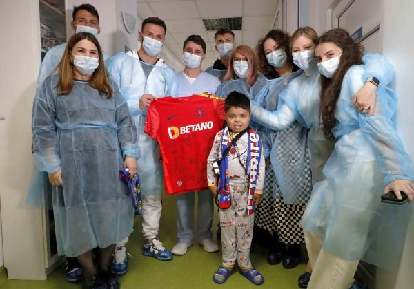 Visiting the childer at M.S. Curie Hospital!